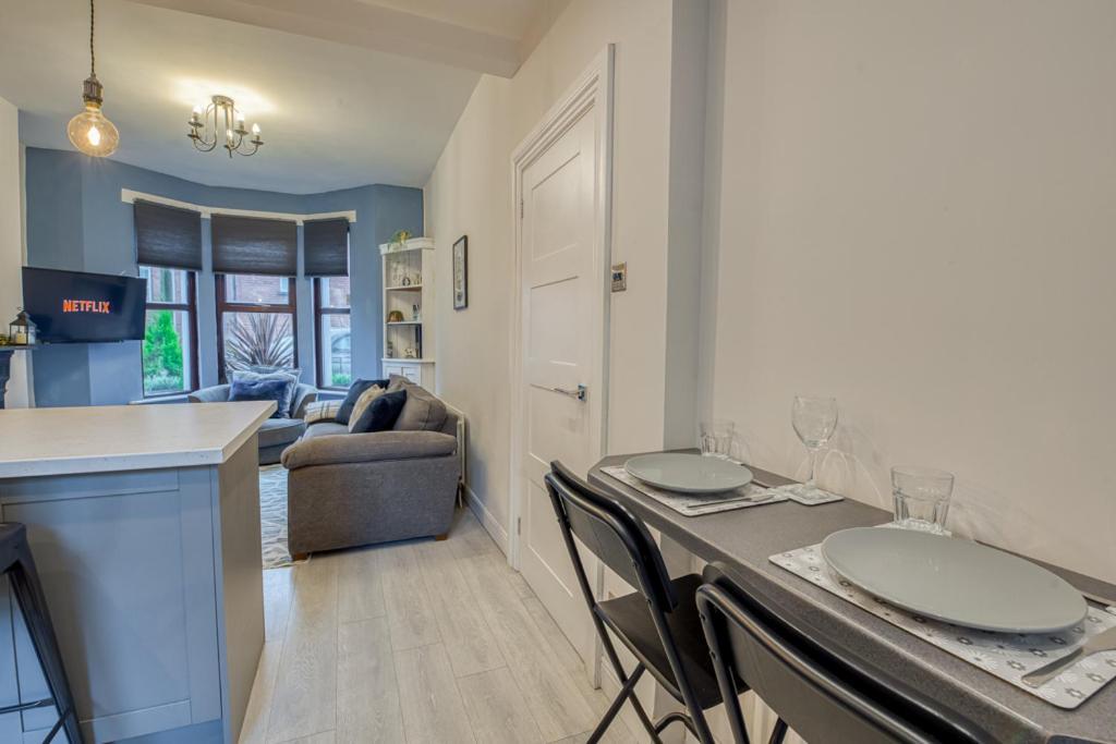 Charming City Home, Beside The Serene Ormeau Park Belfast Exterior photo