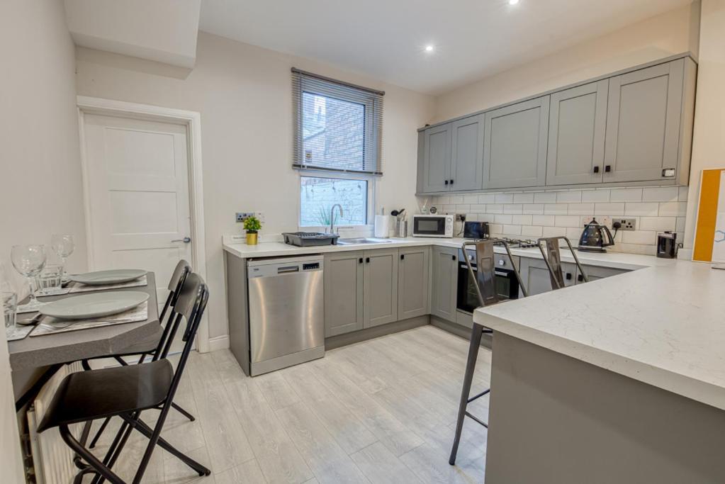 Charming City Home, Beside The Serene Ormeau Park Belfast Exterior photo